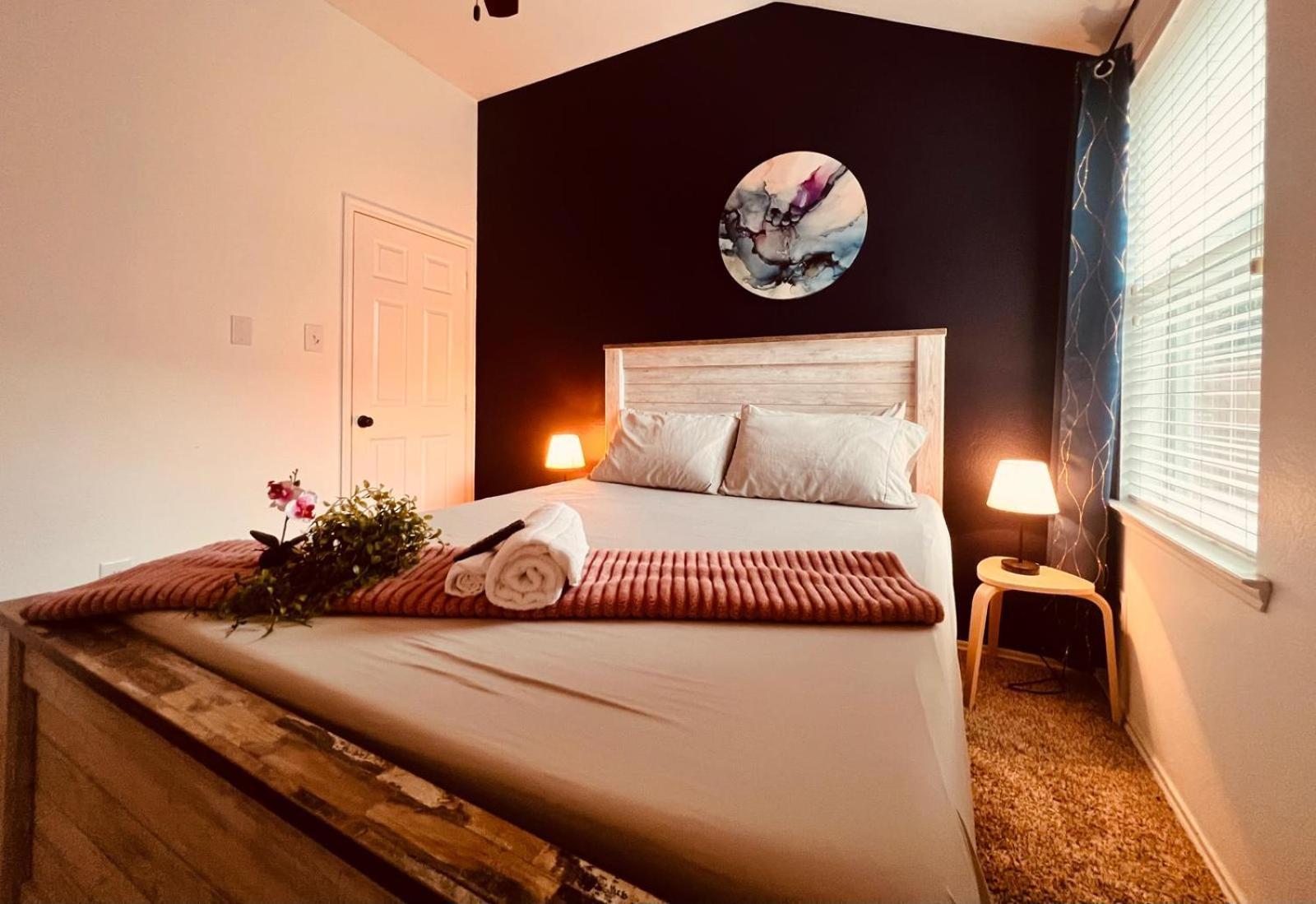 Work, Play & Stay King Bed With Foosball! Aubrey Exteriör bild
