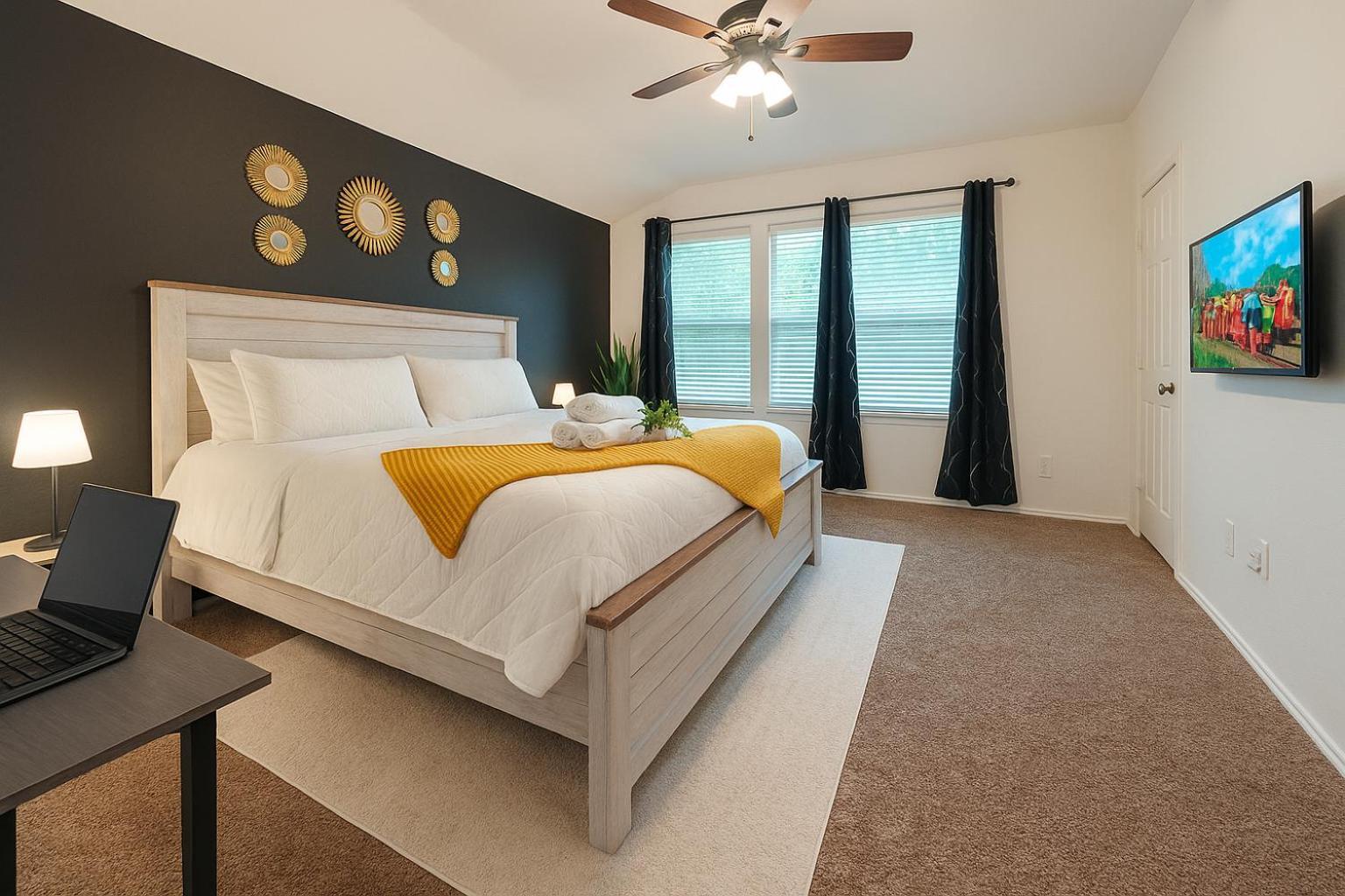 Work, Play & Stay King Bed With Foosball! Aubrey Exteriör bild